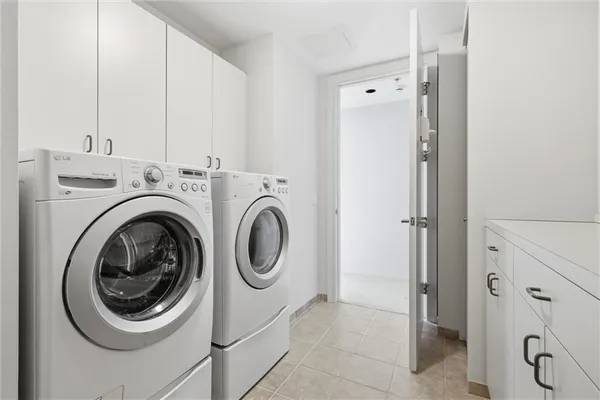 $995,000 | 4950 Central Street, Unit 702, Kansas City, MO 64112