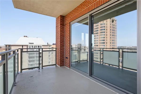 $995,000 | 4950 Central Street, Unit 702, Kansas City, MO 64112