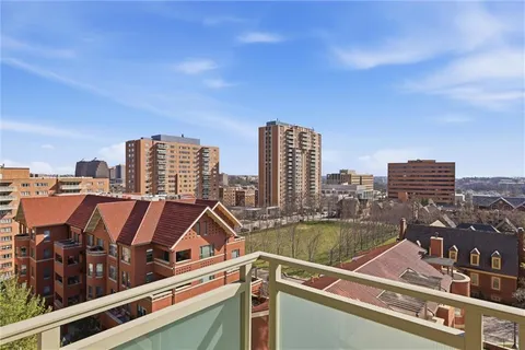 $995,000 | 4950 Central Street, Unit 702, Kansas City, MO 64112