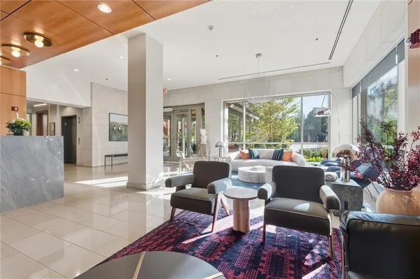 $995,000 | 4950 Central Street, Unit 702, Kansas City, MO 64112