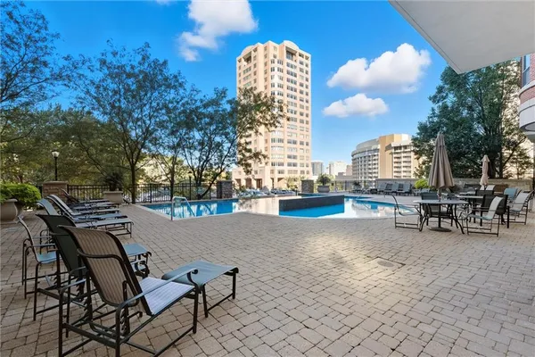 $995,000 | 4950 Central Street, Unit 702, Kansas City, MO 64112