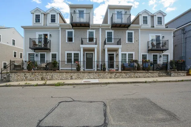 $519,000 | 23 Howland Street, Unit 4, Plymouth, MA 02360