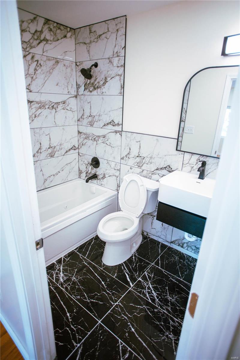 1090 Roth Avenue St. Louis, MO 63130 - Photo 11 of 33