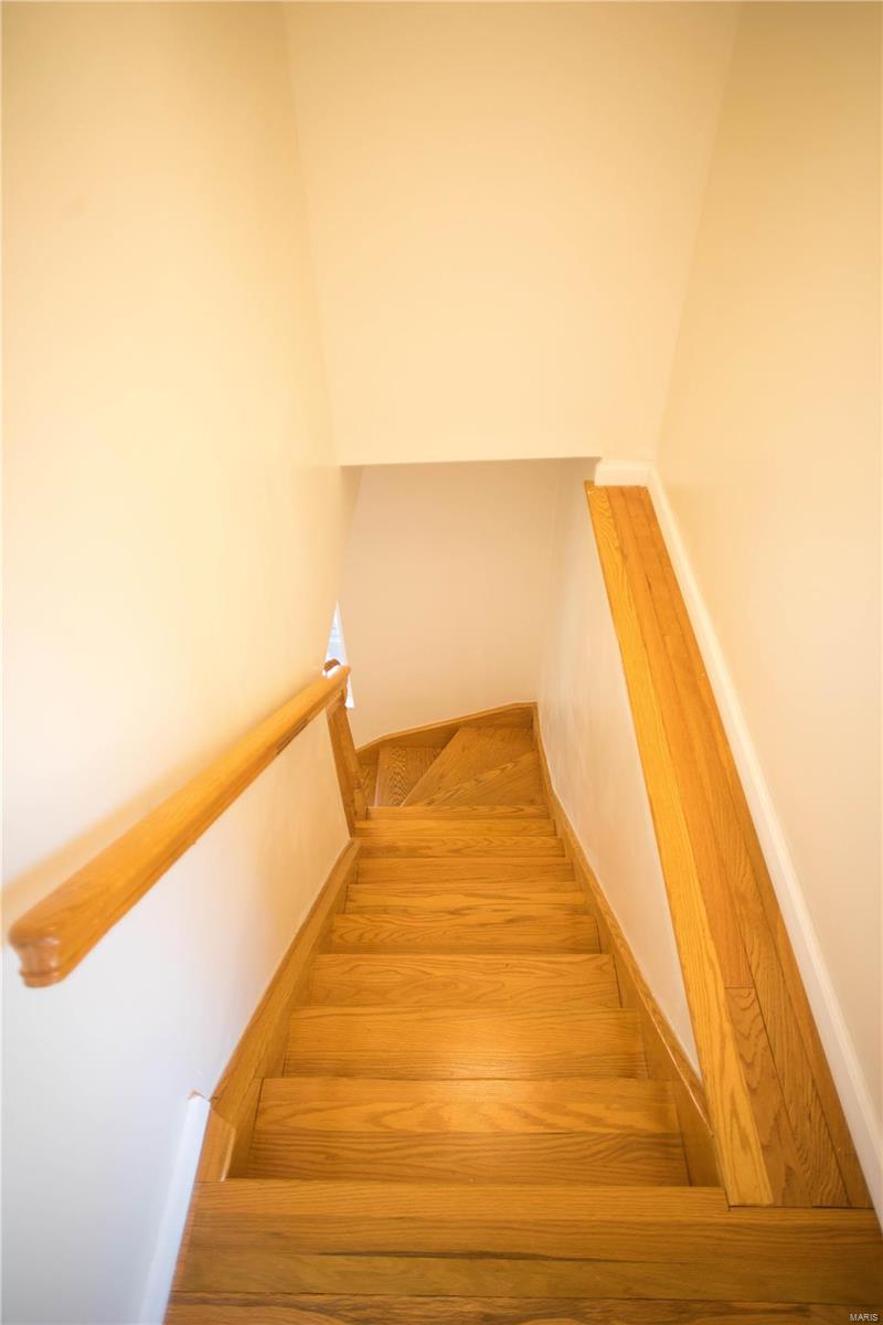 1090 Roth Avenue St. Louis, MO 63130 - Photo 14 of 33