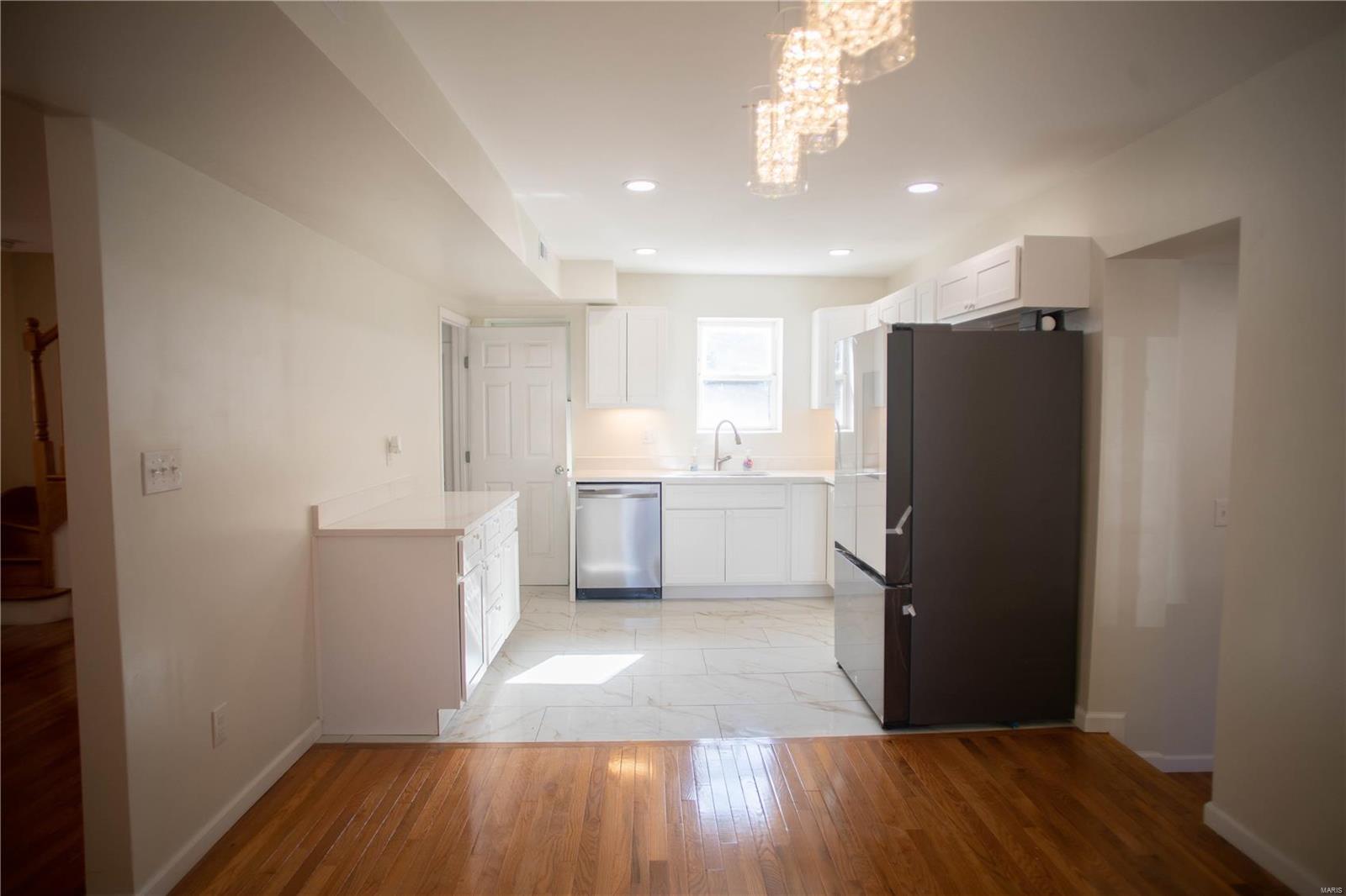 1090 Roth Avenue St. Louis, MO 63130 - Photo 5 of 33