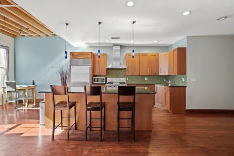 $1,094,500 | 96 South Street, Unit 3, Boston, MA 02111