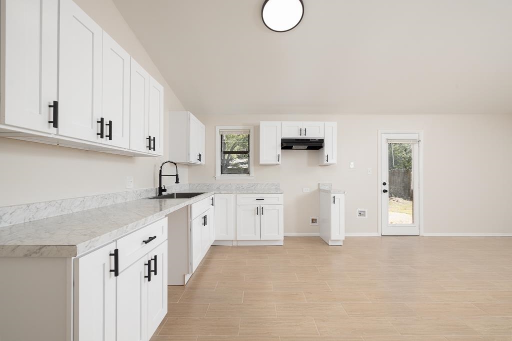 4512 Applegate Road Memphis, TN 38109 - Photo 12 of 31 a kitchen with white cabinets