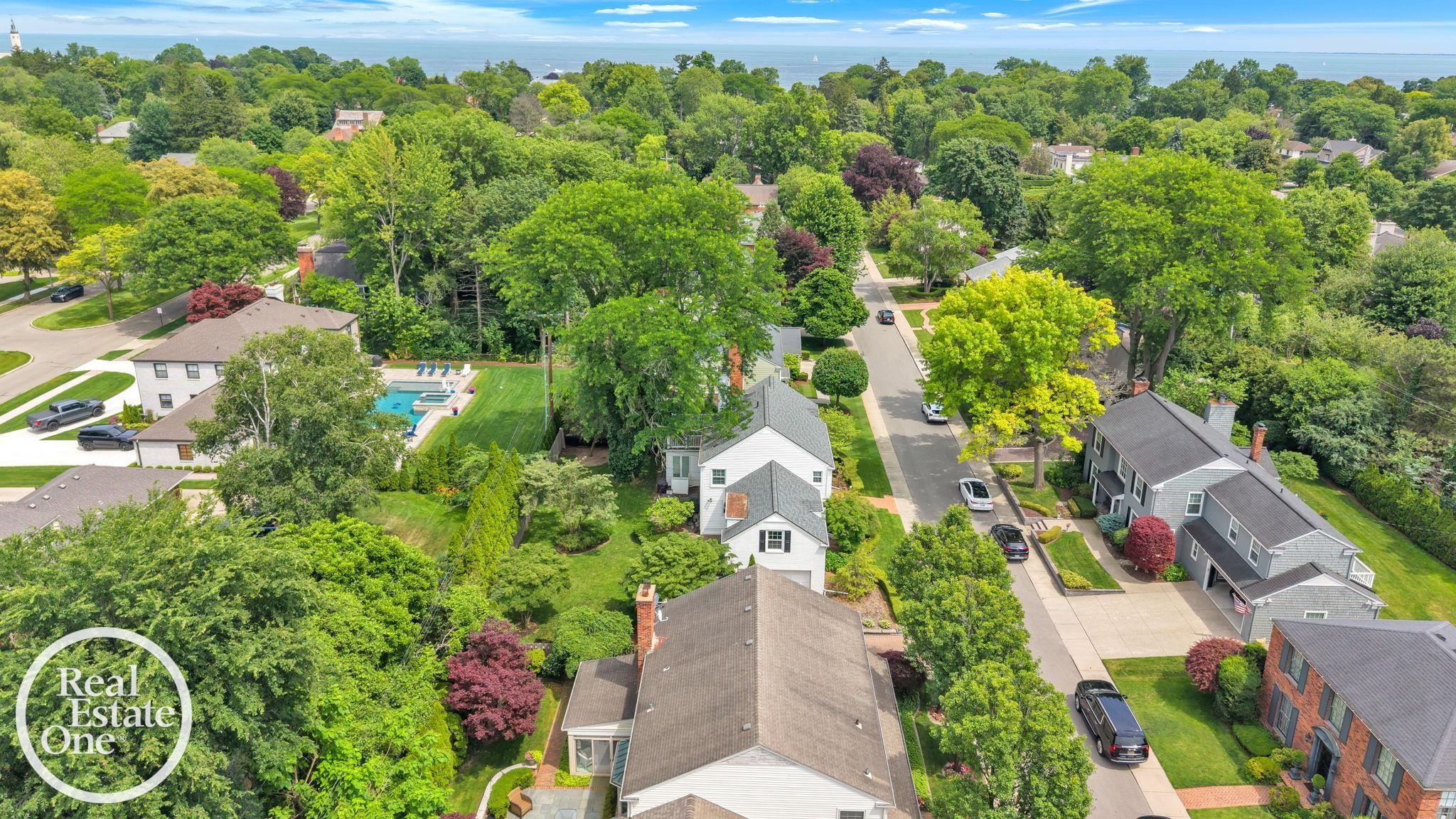 90 Colonial Road Grosse Pointe, MI 48236 - Photo 45 of 49 50213312-e5b97bae-f72e-43b5-b6e4-9a76270fea60.JPG