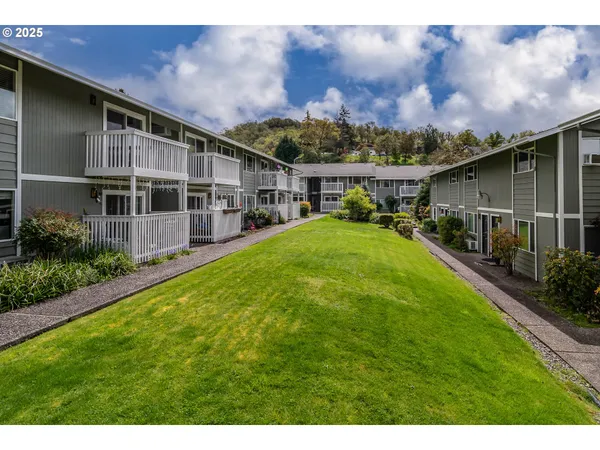 $119,990 | 885 Northeast Sunset Street, Unit 22, Roseburg, OR 97470