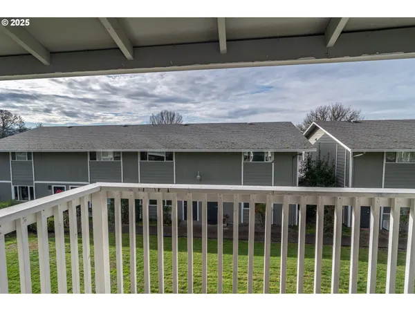 $117,990 | 885 Northeast Sunset Street, Unit 22, Roseburg, OR 97470