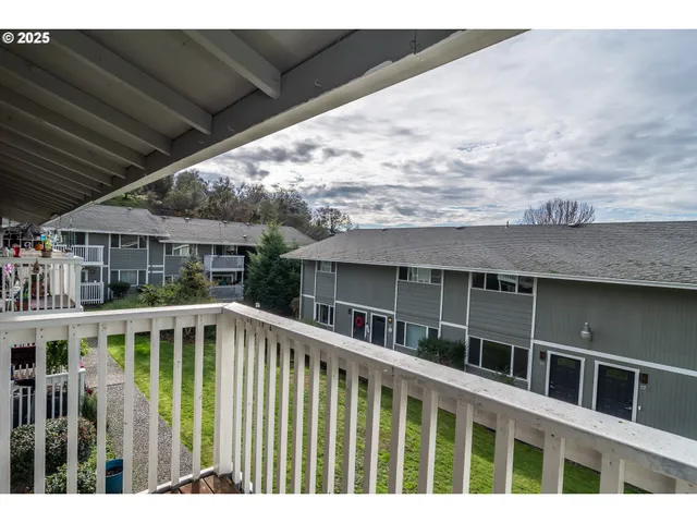 $119,990 | 885 Northeast Sunset Street, Unit 22, Roseburg, OR 97470