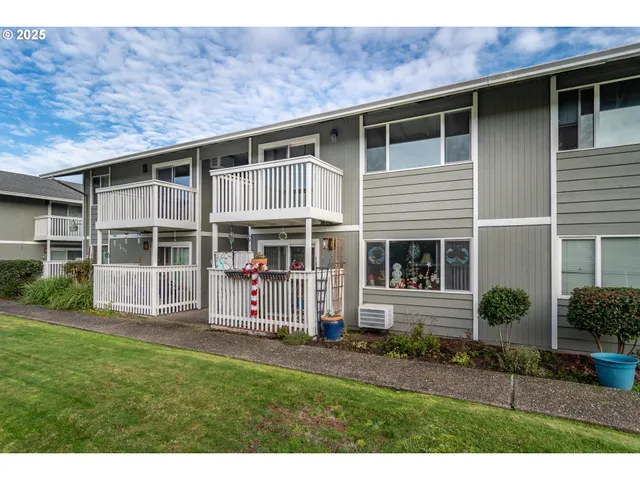 $119,990 | 885 Northeast Sunset Street, Unit 22, Roseburg, OR 97470