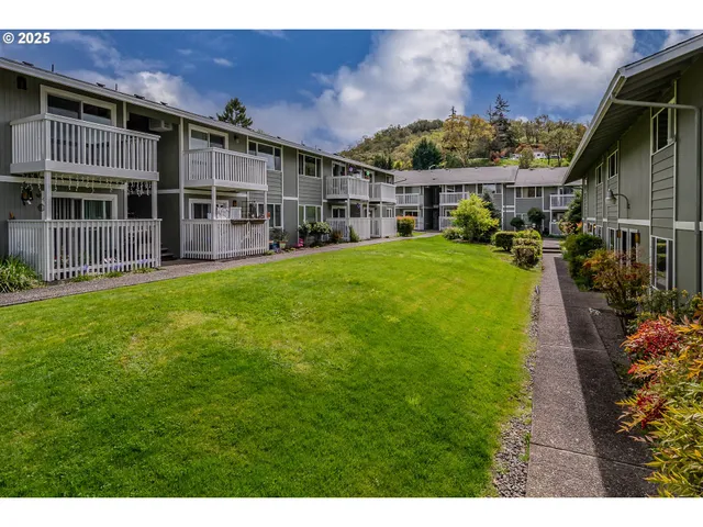 $119,990 | 885 Northeast Sunset Street, Unit 22, Roseburg, OR 97470