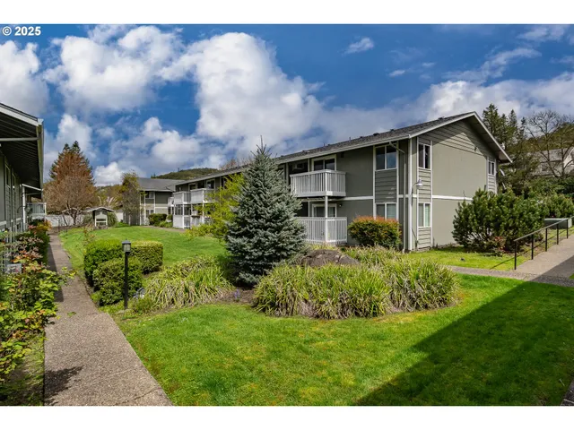 $119,990 | 885 Northeast Sunset Street, Unit 22, Roseburg, OR 97470