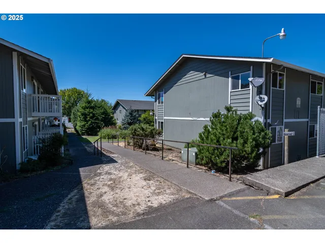 $119,990 | 885 Northeast Sunset Street, Unit 22, Roseburg, OR 97470
