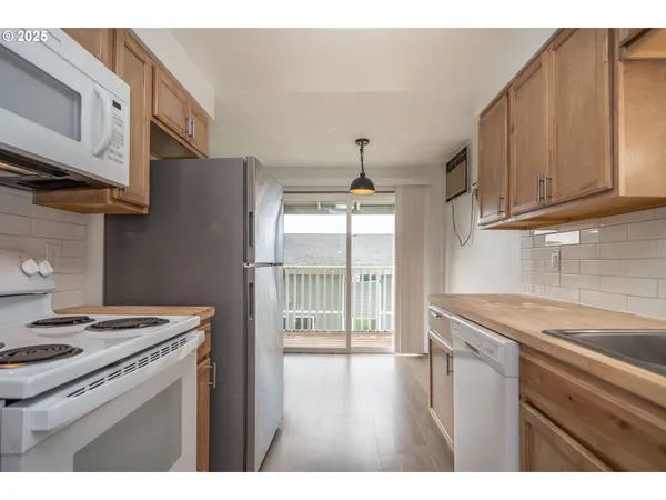 $117,990 | 885 Northeast Sunset Street, Unit 22, Roseburg, OR 97470