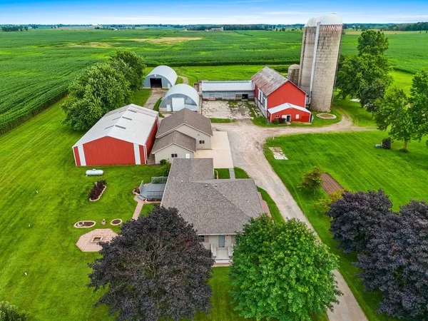 $724,900 | W2227 Redwood Drive, Pulaski, WI 54162