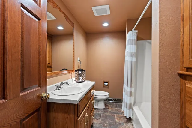 $724,900 | W2227 Redwood Drive, Pulaski, WI 54162