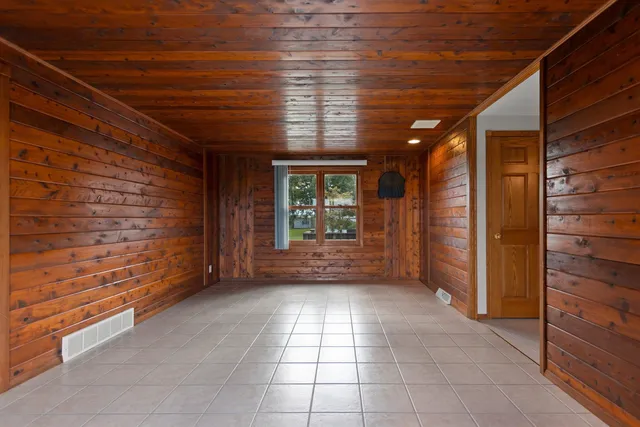 $724,900 | W2227 Redwood Drive, Pulaski, WI 54162