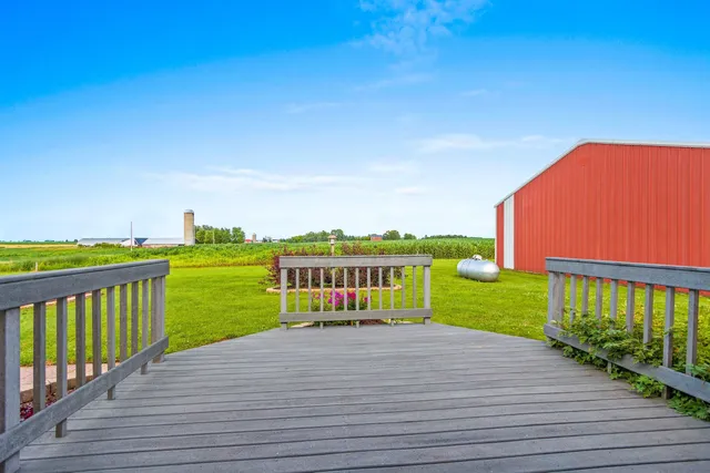 $724,900 | W2227 Redwood Drive, Pulaski, WI 54162