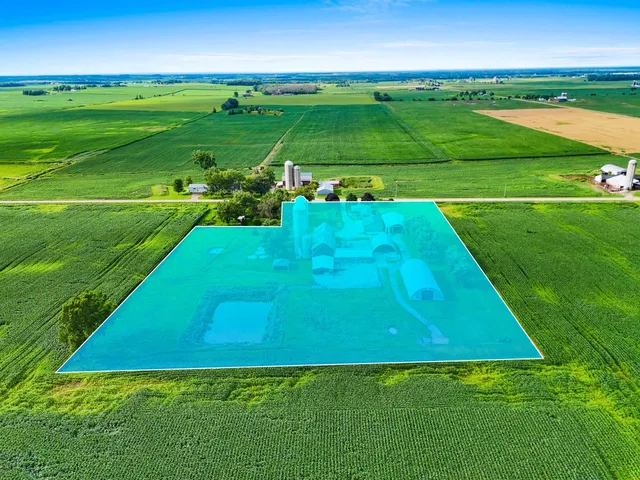 $724,900 | W2227 Redwood Drive, Pulaski, WI 54162