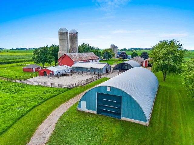 $724,900 | W2227 Redwood Drive, Pulaski, WI 54162