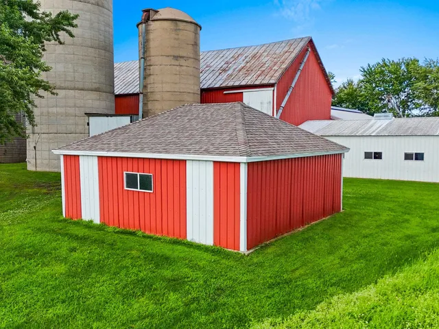 $724,900 | W2227 Redwood Drive, Pulaski, WI 54162