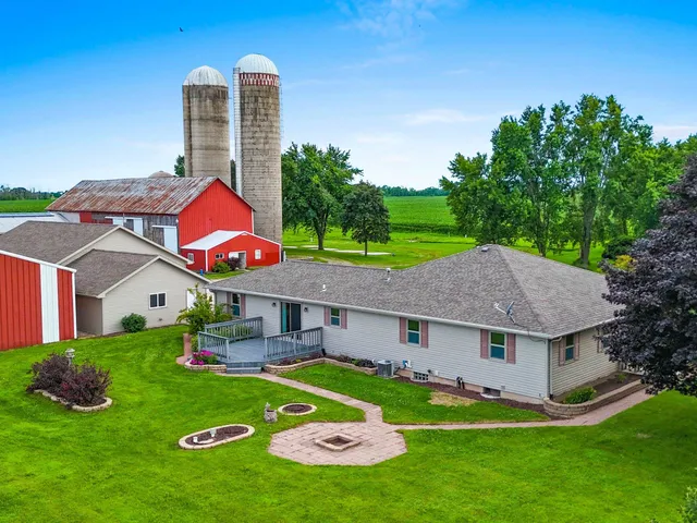 $724,900 | W2227 Redwood Drive, Pulaski, WI 54162