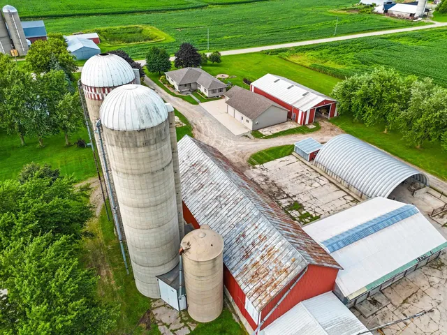 $724,900 | W2227 Redwood Drive, Pulaski, WI 54162