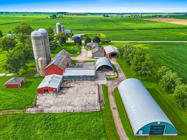 $724,900 | W2227 Redwood Drive, Pulaski, WI 54162