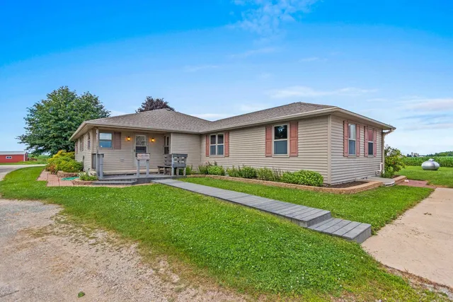 $724,900 | W2227 Redwood Drive, Pulaski, WI 54162