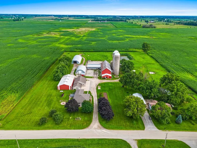 $724,900 | W2227 Redwood Drive, Pulaski, WI 54162