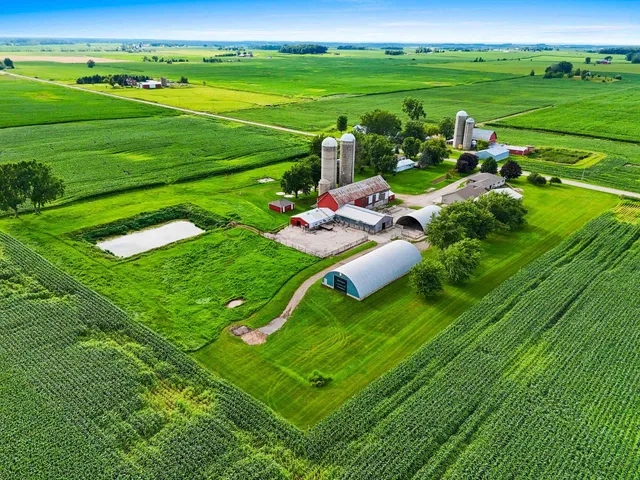 $724,900 | W2227 Redwood Drive, Pulaski, WI 54162