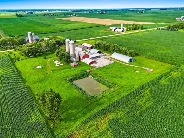 $724,900 | W2227 Redwood Drive, Pulaski, WI 54162