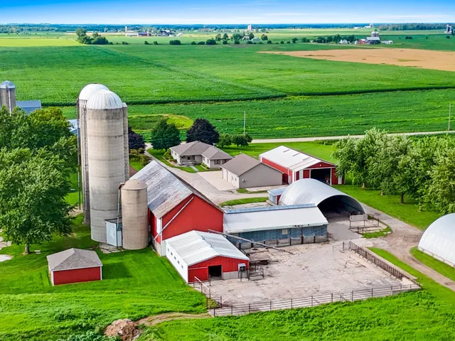 $724,900 | W2227 Redwood Drive, Pulaski, WI 54162