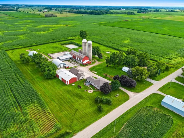 $724,900 | W2227 Redwood Drive, Pulaski, WI 54162