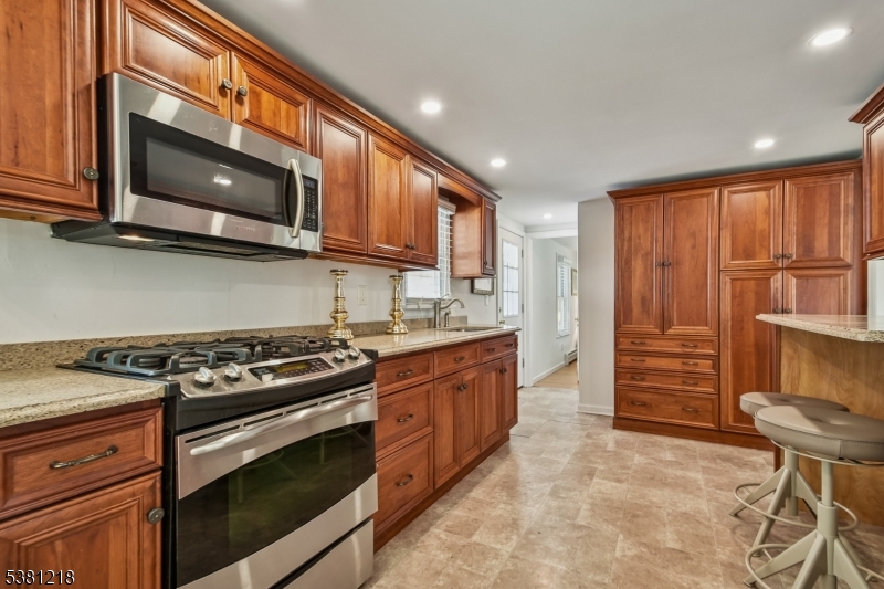 6 Cold Hill Road Morristown, NJ 07960 - Photo 7 of 24