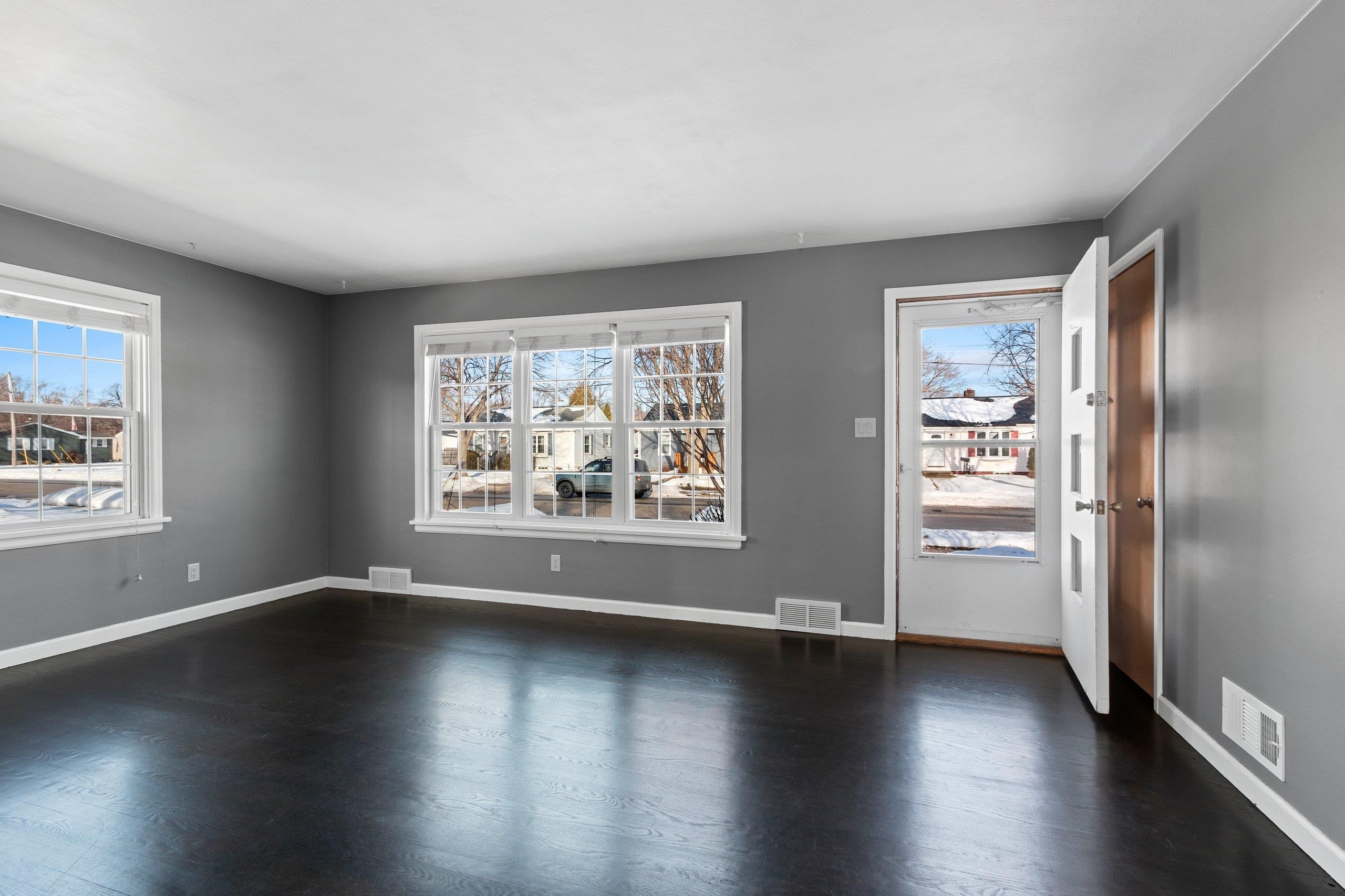 963 Liberty Street Green Bay, WI 54304 - Photo 6 of 25