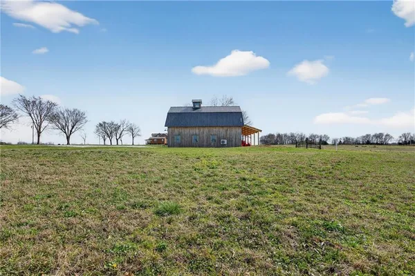 $299,000 | 29990 South 2725 Road, Sheldon, MO 64784