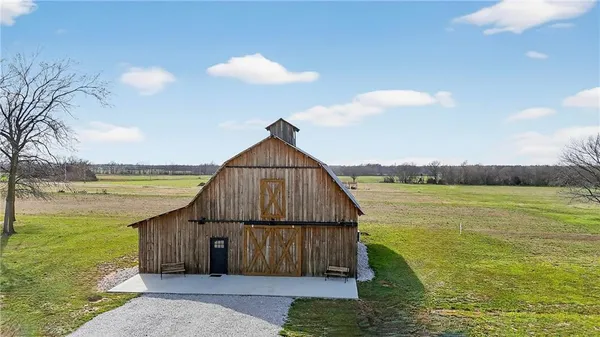 $299,000 | 29990 South 2725 Road, Sheldon, MO 64784