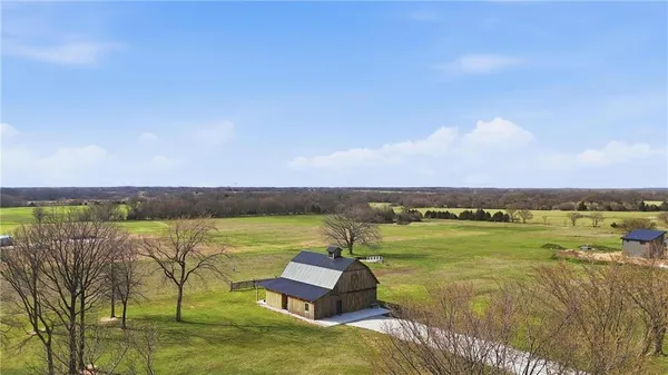 $299,000 | 29990 South 2725 Road, Sheldon, MO 64784