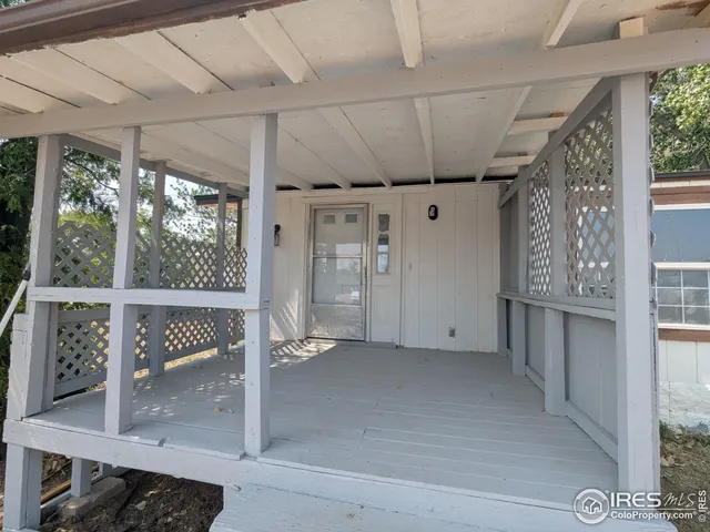 a view of entryway with stairs