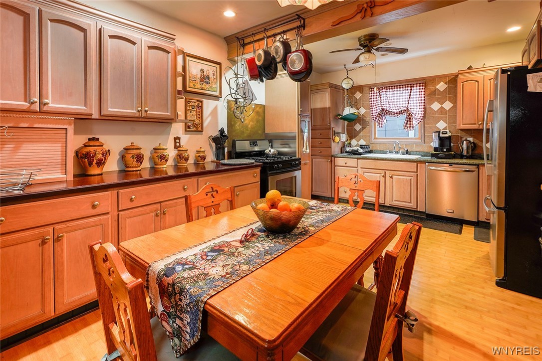 30 Parkview Lackawanna, NY 14218 - Photo 7 of 31 KITCHEN