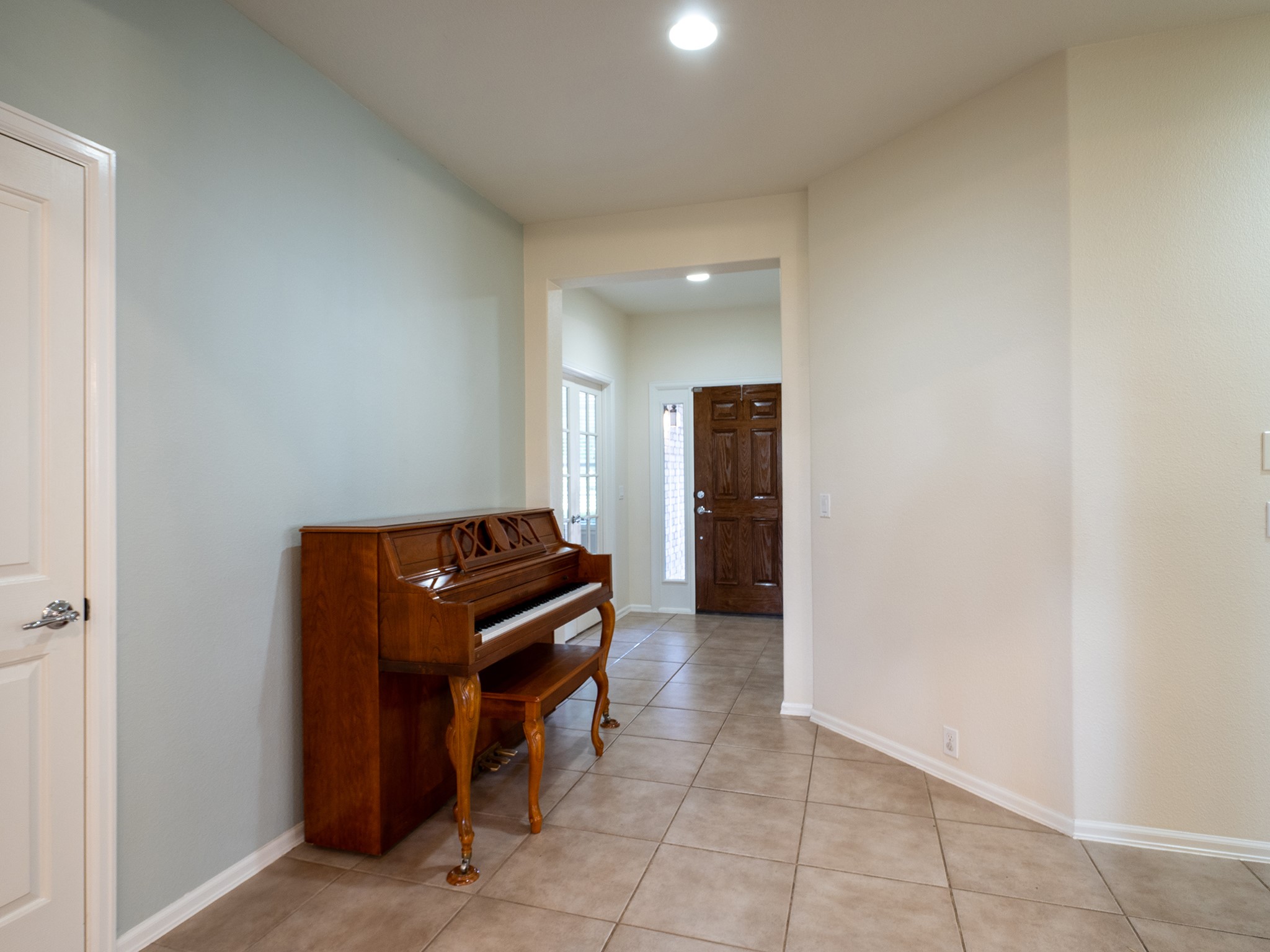 572 Big Meadow Road Austin, TX 78737 - Photo 13 of 32 A welcoming entryway with tiled flooring and a classic wooden piano.