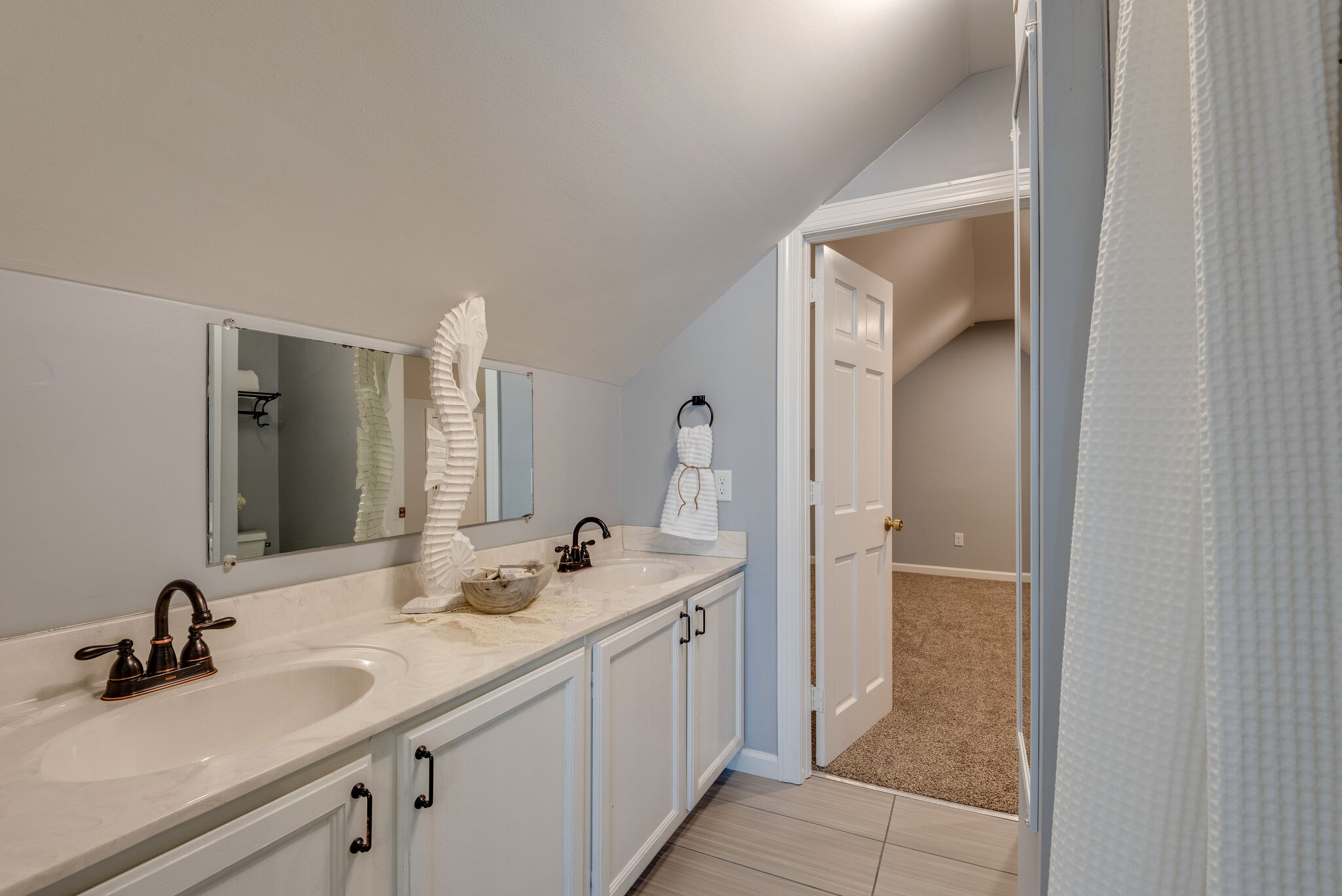 6201 Ladd Road Franklin, TN 37067 - Photo 16 of 28 a bathroom with a sink and a mirror