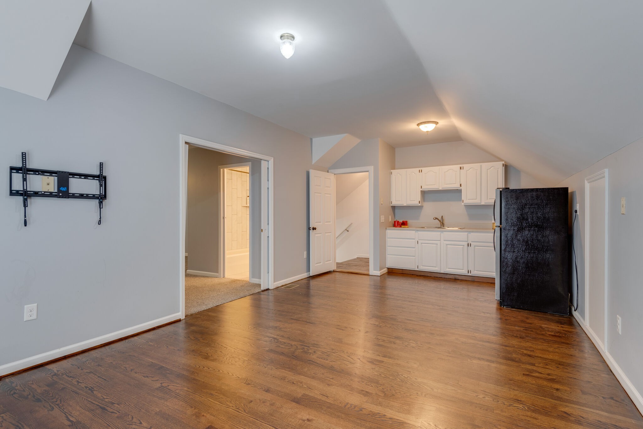 6201 Ladd Road Franklin, TN 37067 - Photo 19 of 28 a view of a kitchen with wooden floor and electronic appliances