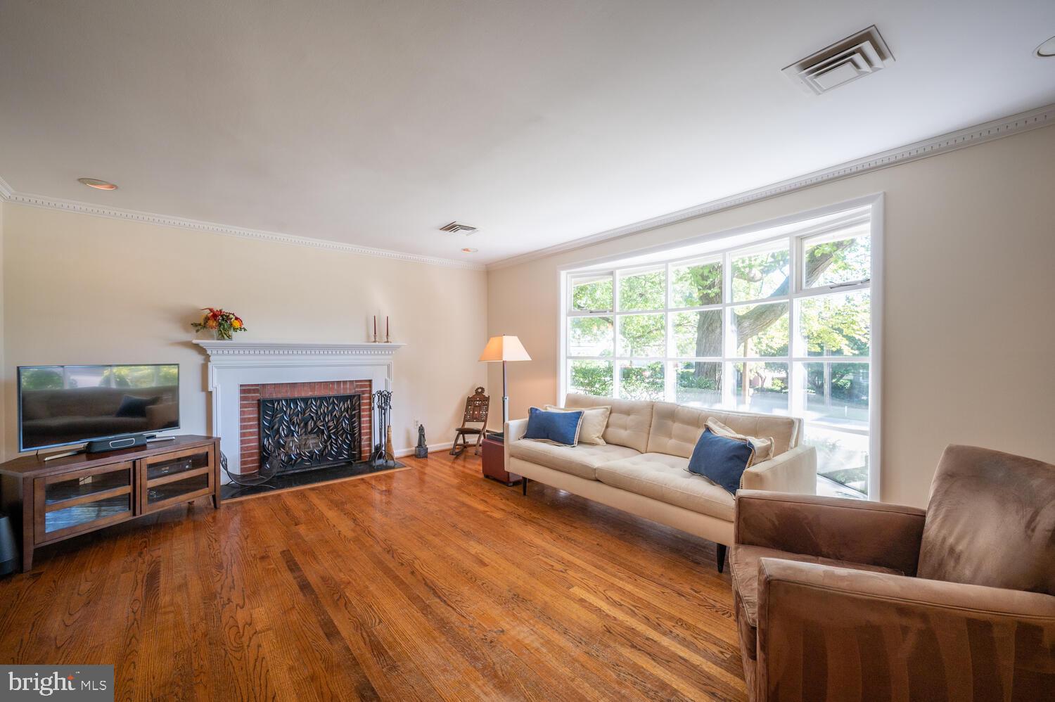 5004 Sangamore Road Bethesda, MD 20816 - Photo 2 of 25 Gallery Image 2