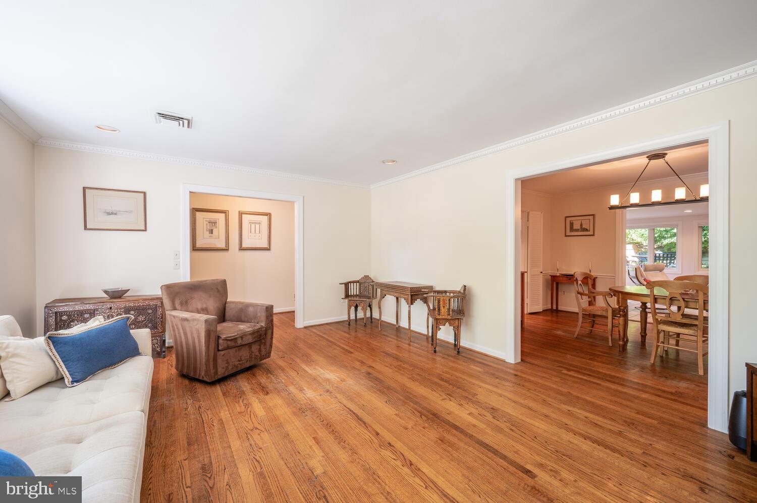 5004 Sangamore Road Bethesda, MD 20816 - Photo 3 of 25 Gallery Image 3