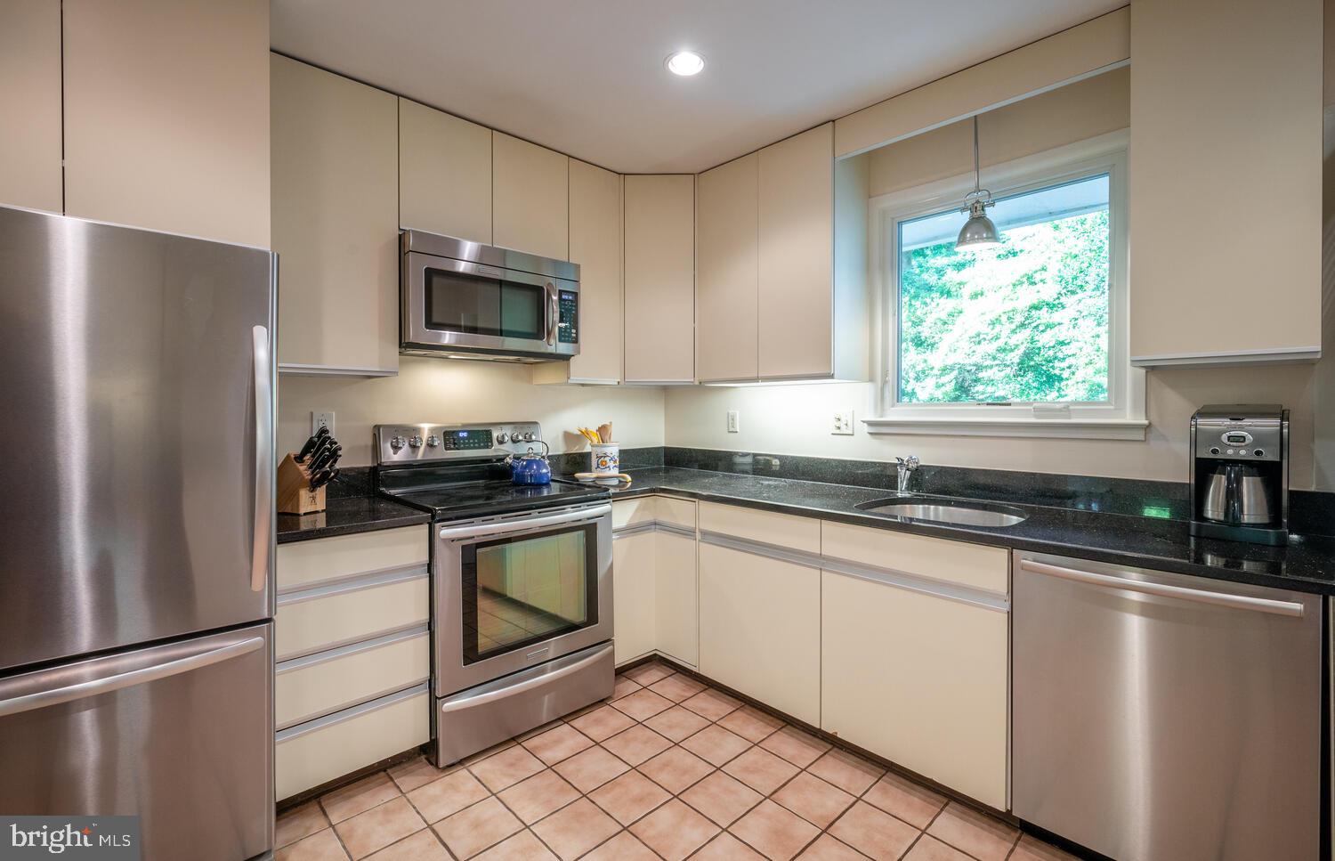 5004 Sangamore Road Bethesda, MD 20816 - Photo 7 of 25 Gallery Image 7