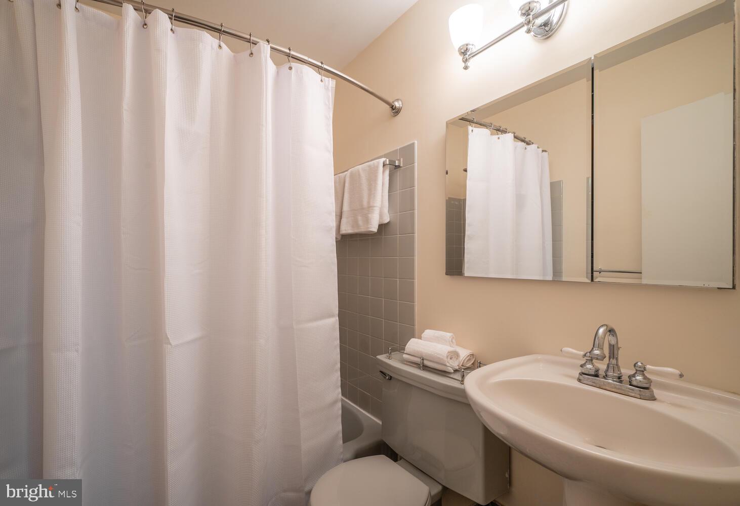 5004 Sangamore Road Bethesda, MD 20816 - Photo 9 of 25 Gallery Image 9